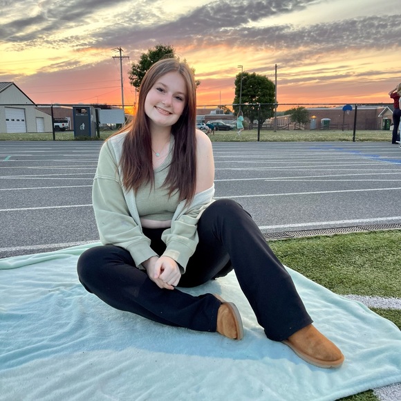 Meet your Posher, Cenora - Picture 3 of 4